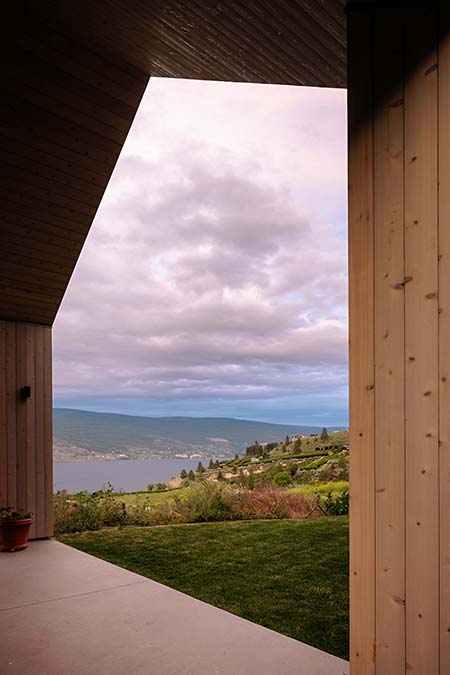 Okanagan Waterfront Luxury House Design